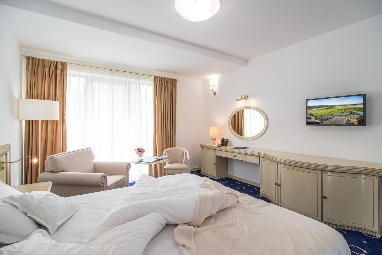 Theodora Golf Club Hotel Alba Iulia Exterior foto